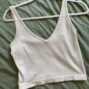 WHITE SIZE M/L FREE PEOPLE SUPER COMFORTABLE BRAMI TOP!
